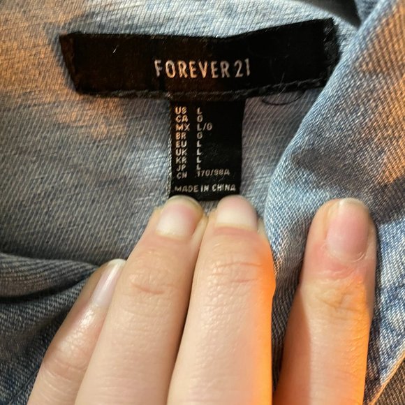 Oversized distressed jean jacket/ denim flannel - Picture 4 of 7